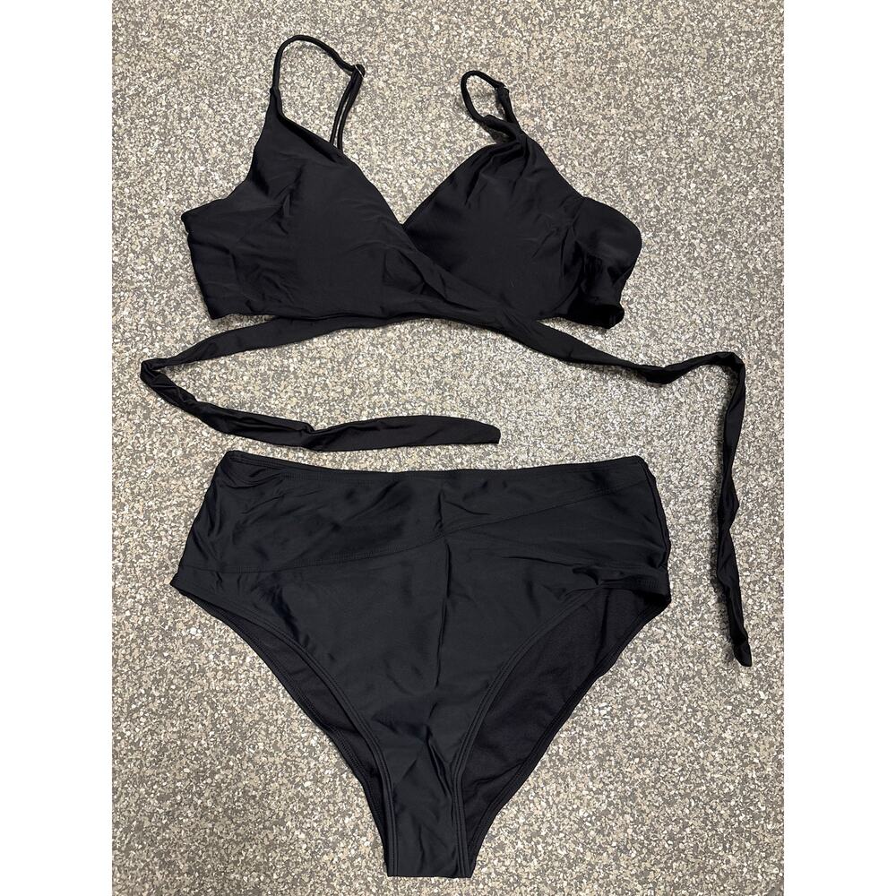 Black bikini